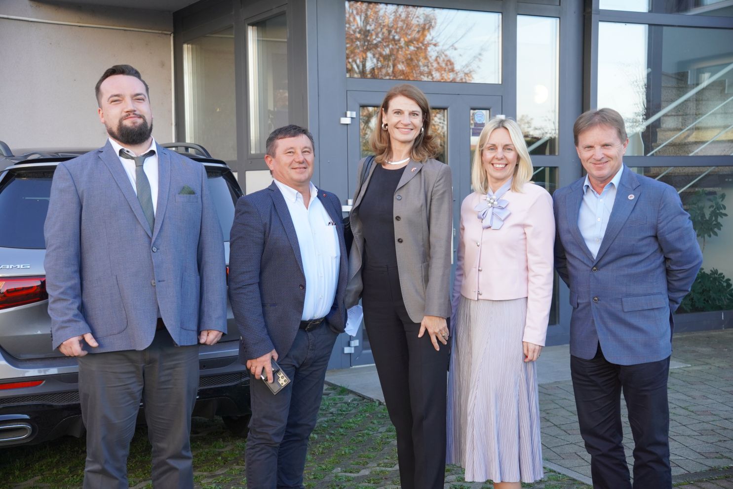 Austrijska veleposlanica Midi kolektor (1)