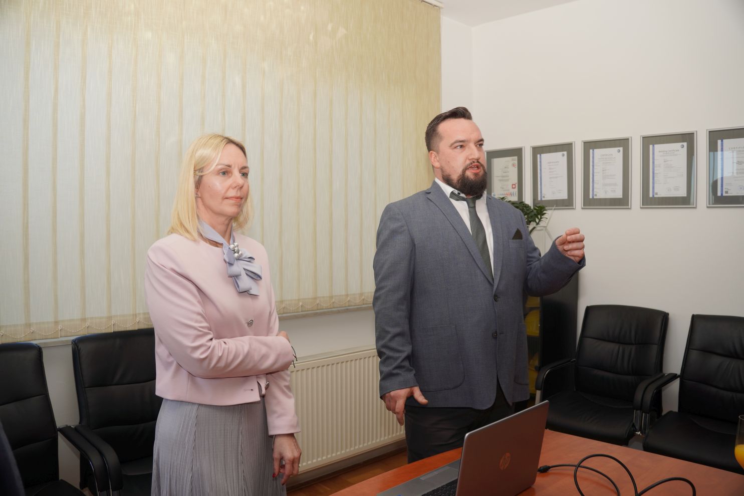 Austrijska veleposlanica Midi kolektor (10)