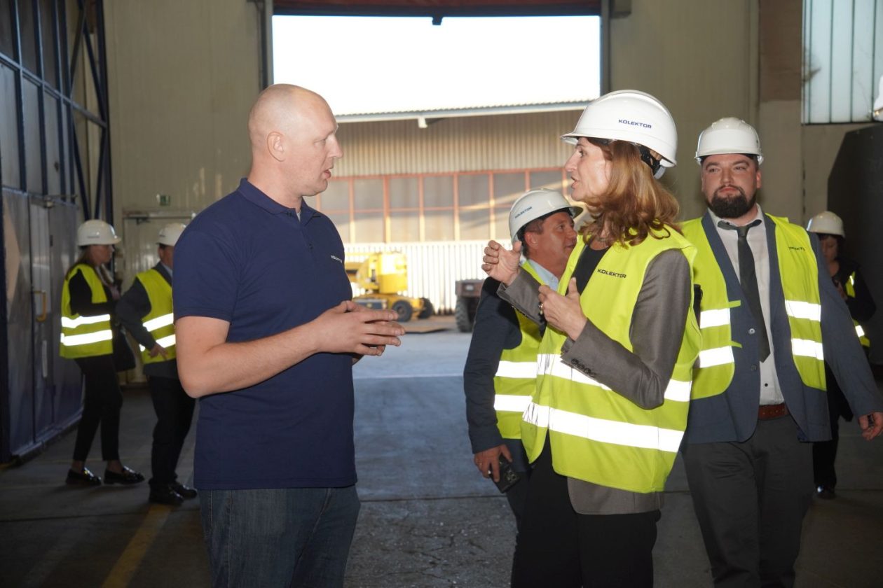 Austrijska veleposlanica Midi kolektor (17)