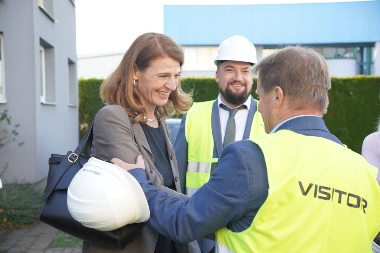 Austrijska veleposlanica Midi kolektor (20)