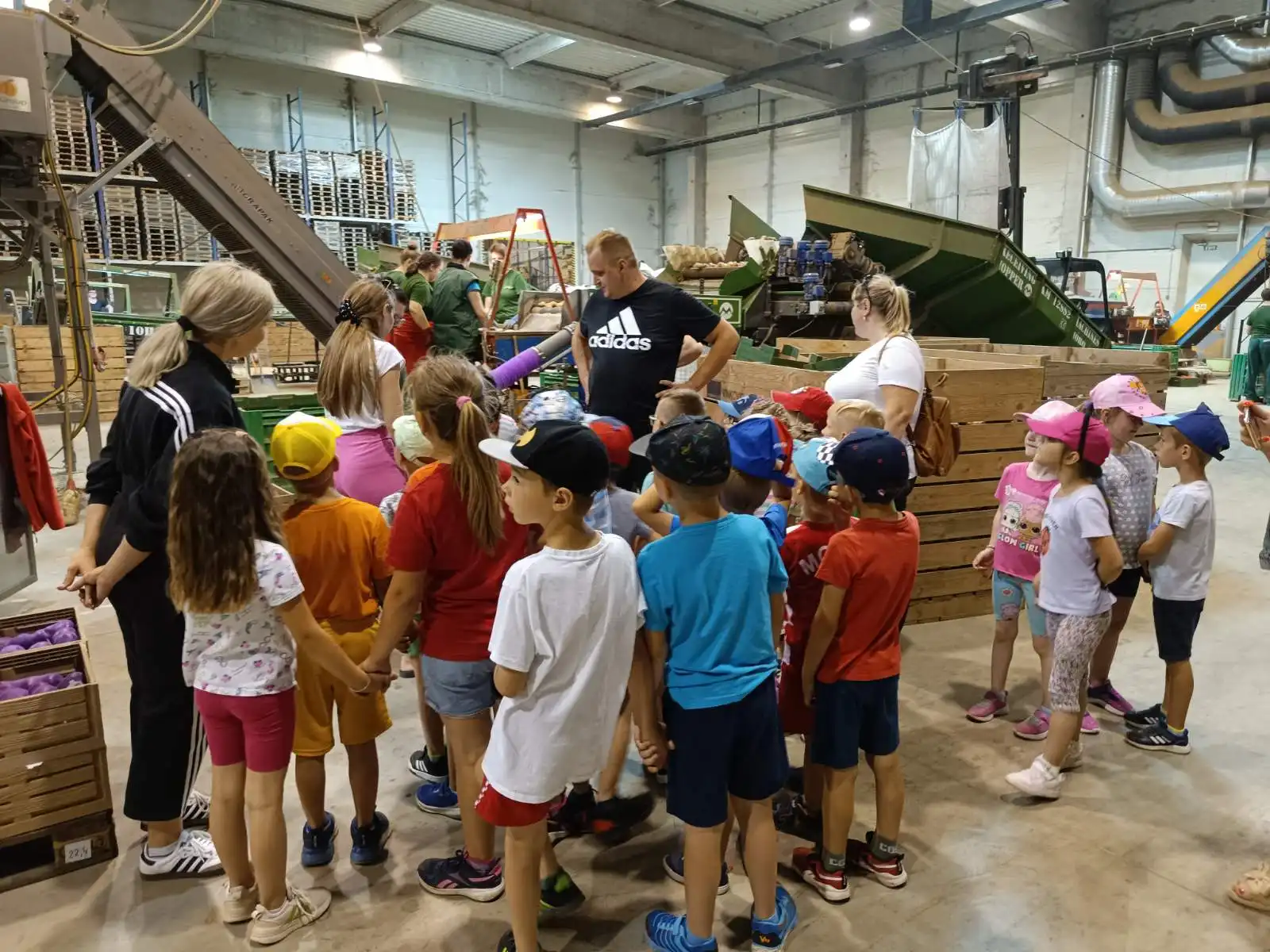 BELICA Mališani iz skupine ‘Ovčice’ posjetili pakirnicu krumpira (11)