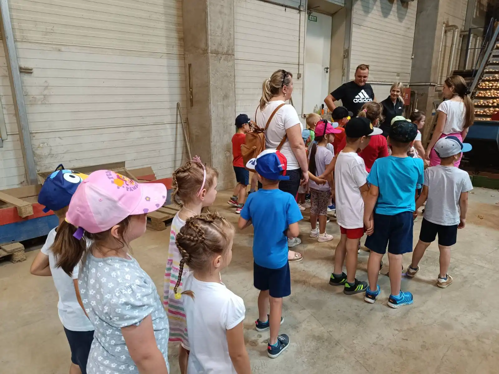 BELICA Mališani iz skupine ‘Ovčice’ posjetili pakirnicu krumpira (12)