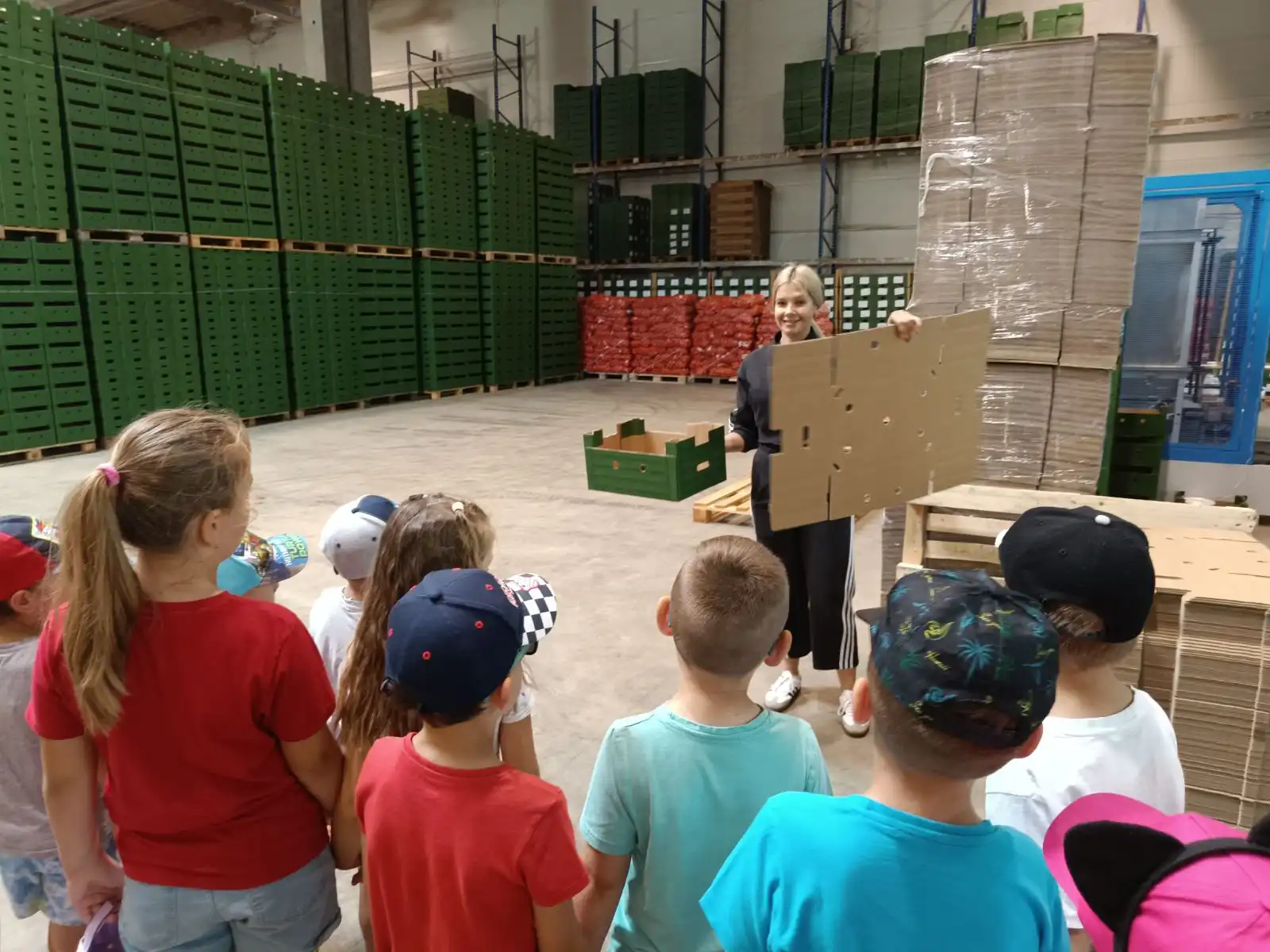 BELICA Mališani iz skupine ‘Ovčice’ posjetili pakirnicu krumpira (13)