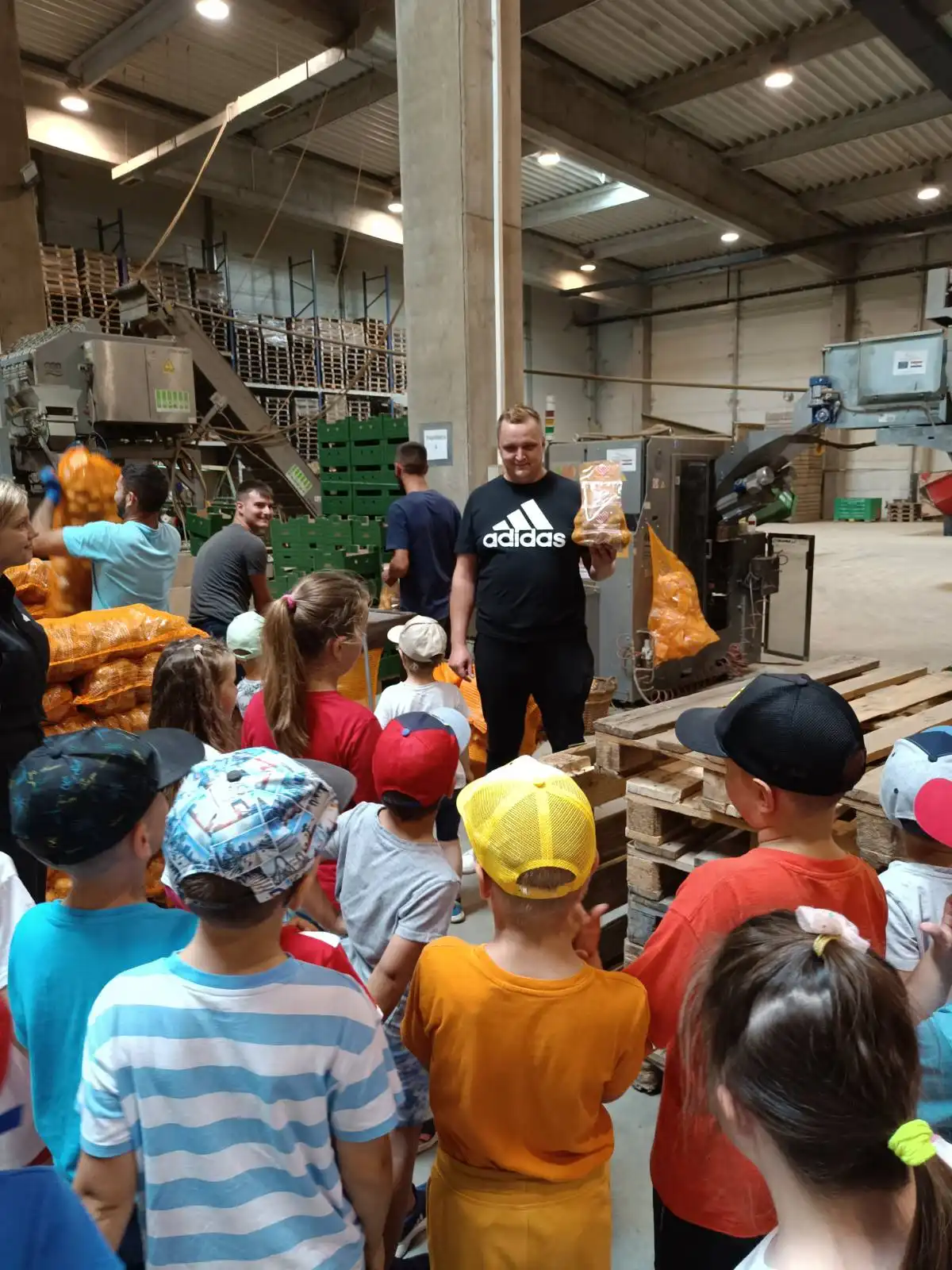 BELICA Mališani iz skupine ‘Ovčice’ posjetili pakirnicu krumpira (3)