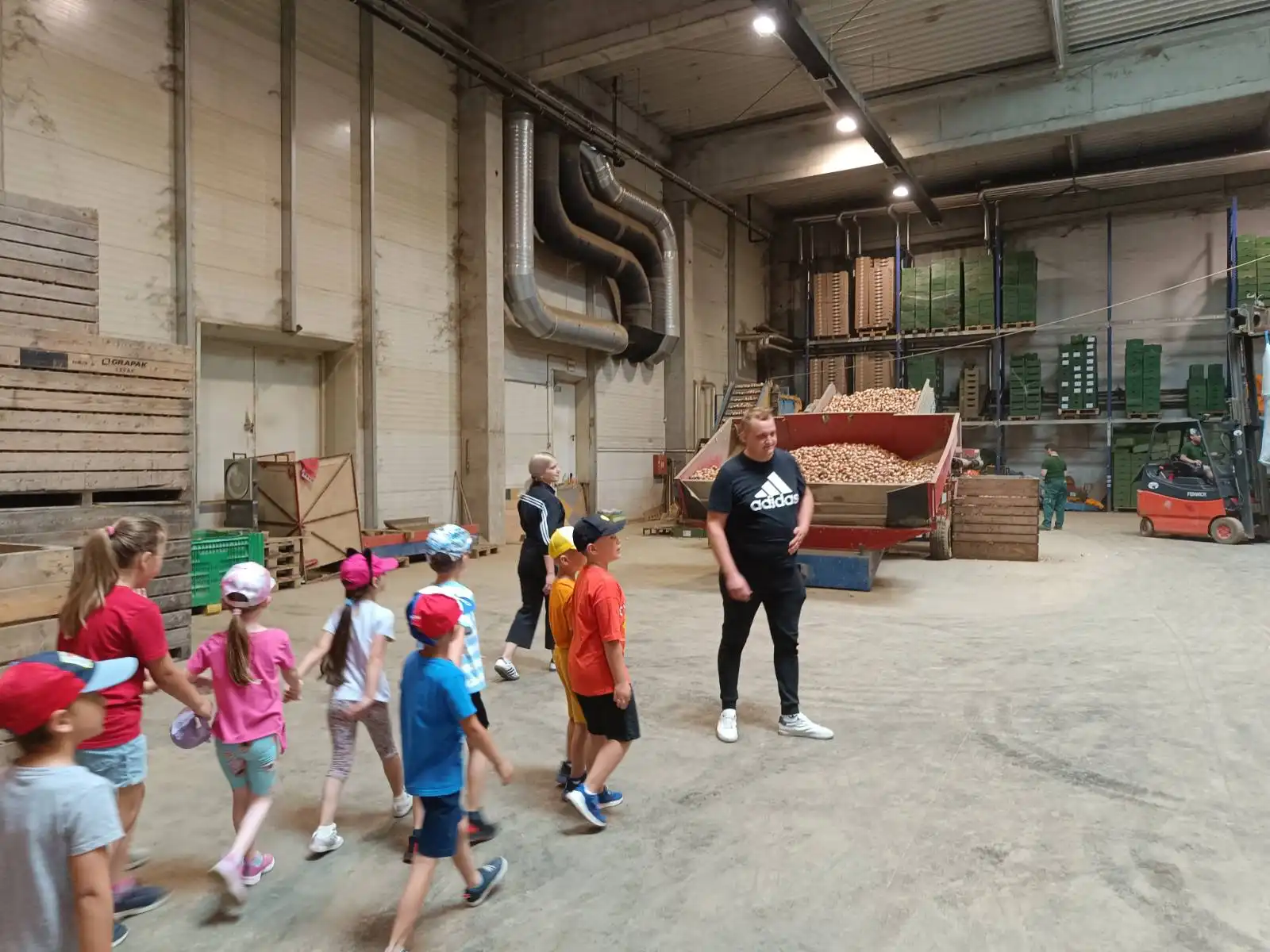 BELICA Mališani iz skupine ‘Ovčice’ posjetili pakirnicu krumpira (8)