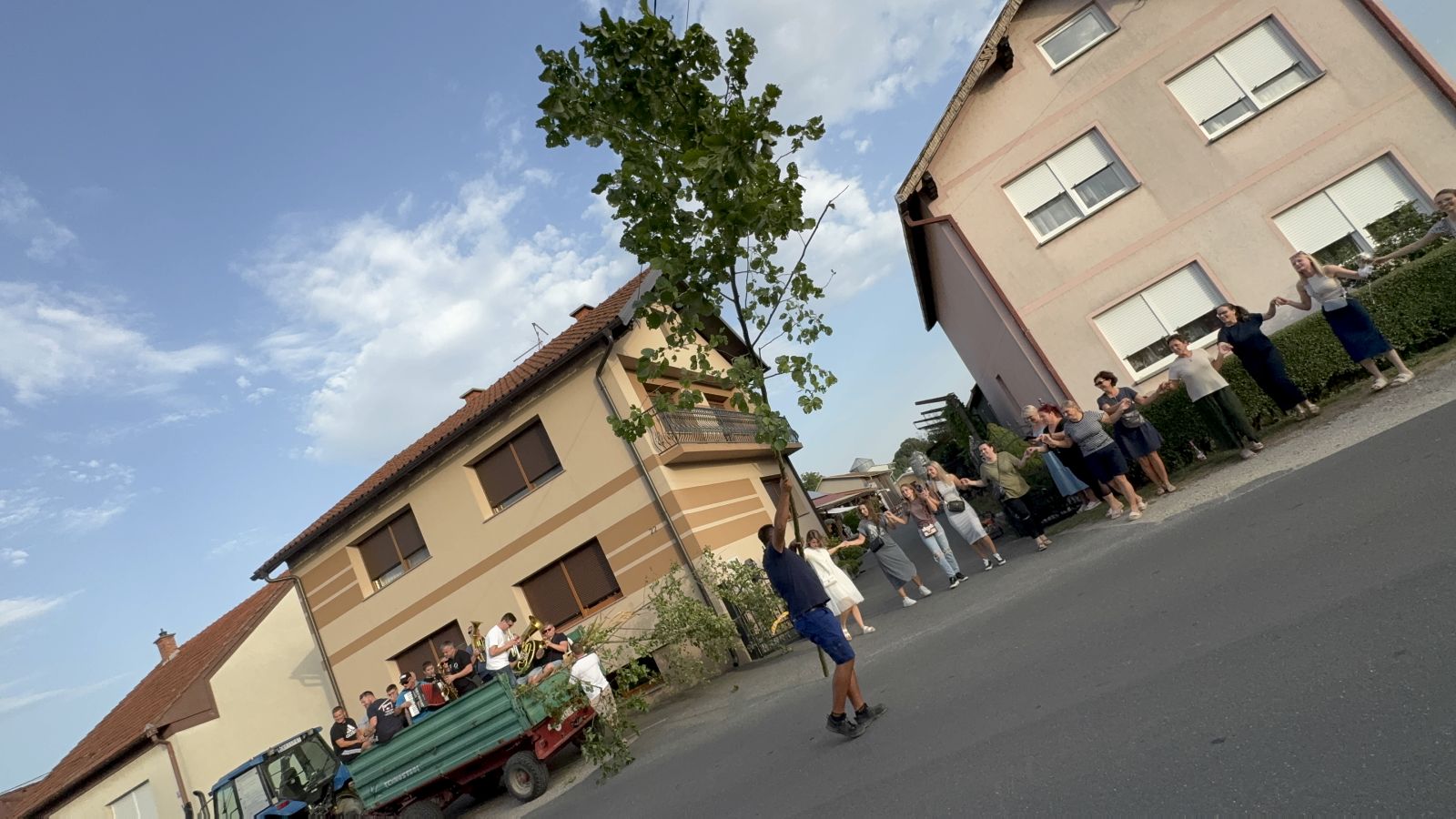 BELICA SLAVI Karla Premuš i Filip Horvat uoči vjenčanja imali veselo postavljanje najgi (11) BELICA SLAVI Karla Premuš i Filip Horvat uoči vjenčanja imali veselo postavljanje najgi (11)