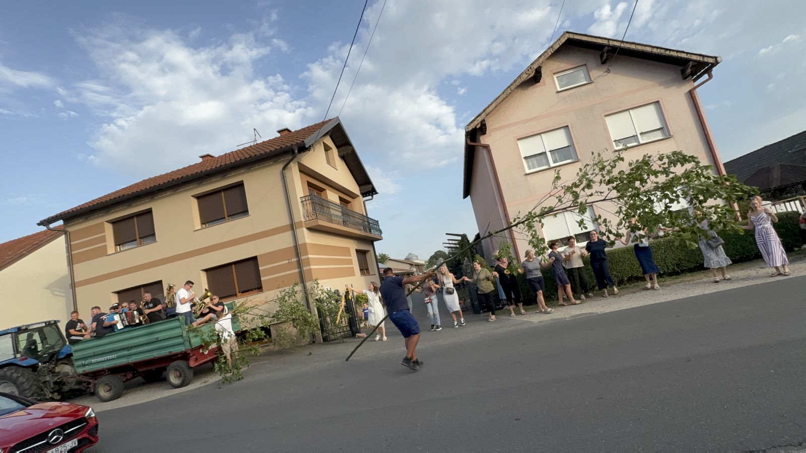 BELICA SLAVI Karla Premuš i Filip Horvat uoči vjenčanja imali veselo postavljanje najgi (12) BELICA SLAVI Karla Premuš i Filip Horvat uoči vjenčanja imali veselo postavljanje najgi (12)