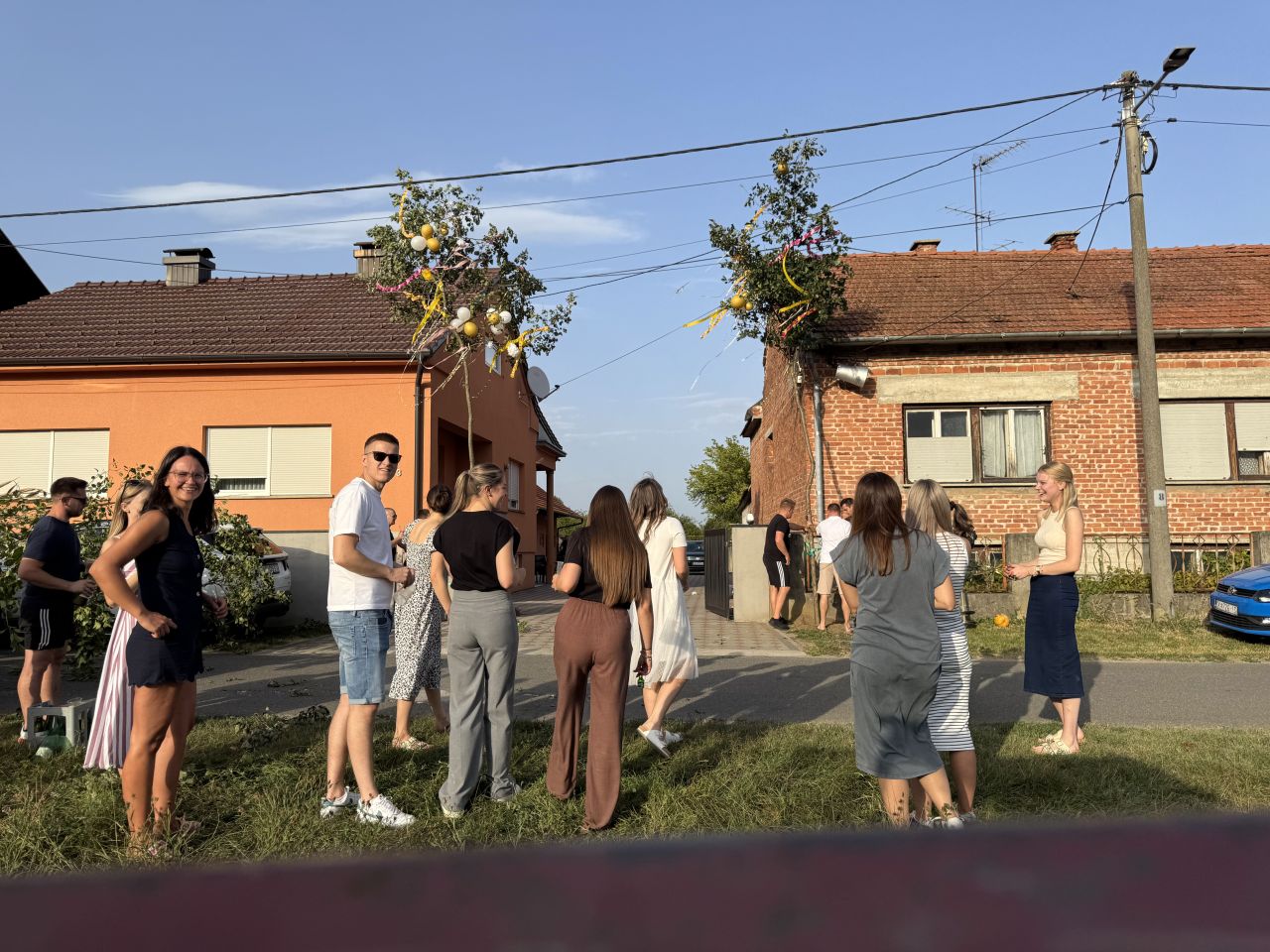 BELICA SLAVI Karla Premuš i Filip Horvat uoči vjenčanja imali veselo postavljanje najgi (2) BELICA SLAVI Karla Premuš i Filip Horvat uoči vjenčanja imali veselo postavljanje najgi (2)