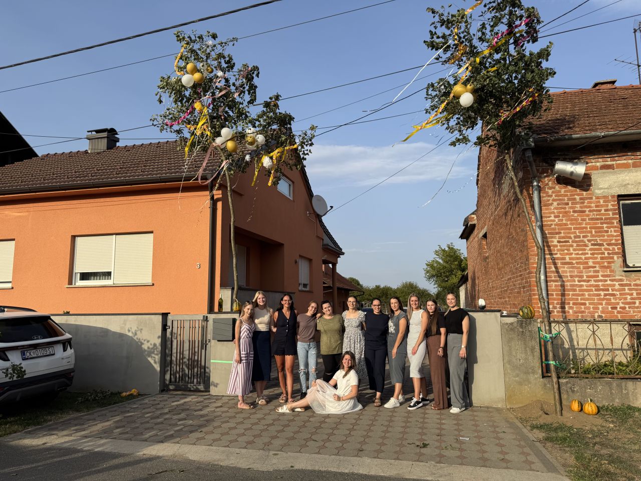 BELICA SLAVI Karla Premuš i Filip Horvat uoči vjenčanja imali veselo postavljanje najgi (3) BELICA SLAVI Karla Premuš i Filip Horvat uoči vjenčanja imali veselo postavljanje najgi (3)