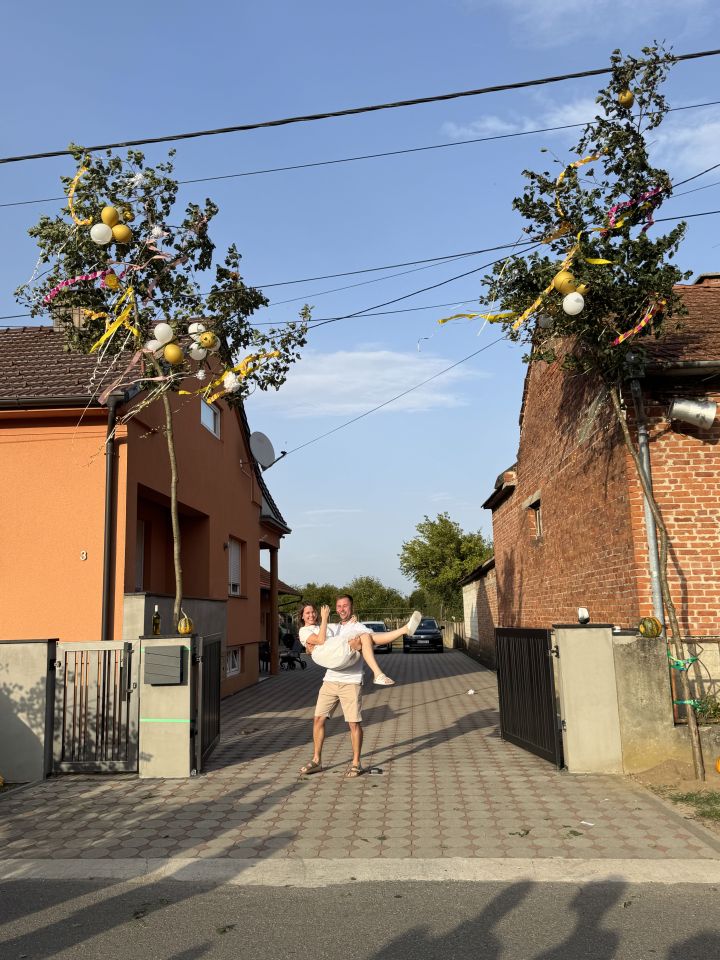 BELICA SLAVI Karla Premuš i Filip Horvat uoči vjenčanja imali veselo postavljanje najgi (5) BELICA SLAVI Karla Premuš i Filip Horvat uoči vjenčanja imali veselo postavljanje najgi (5)