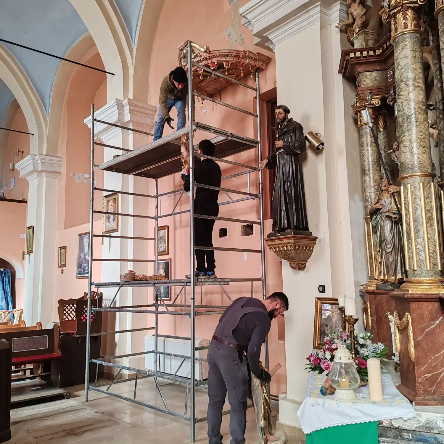 BLAGO KASNOG BAROKA Započelo postavljanje restaurirane propovjedaonice u Goričanu (2) BLAGO KASNOG BAROKA Započelo postavljanje restaurirane propovjedaonice u Goričanu (1)