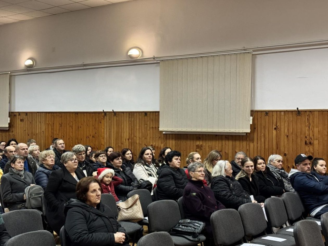 BOŽIĆNI KONCERT Dvoranom odjekivale melodije Limene glazbe Dekanovec (1)