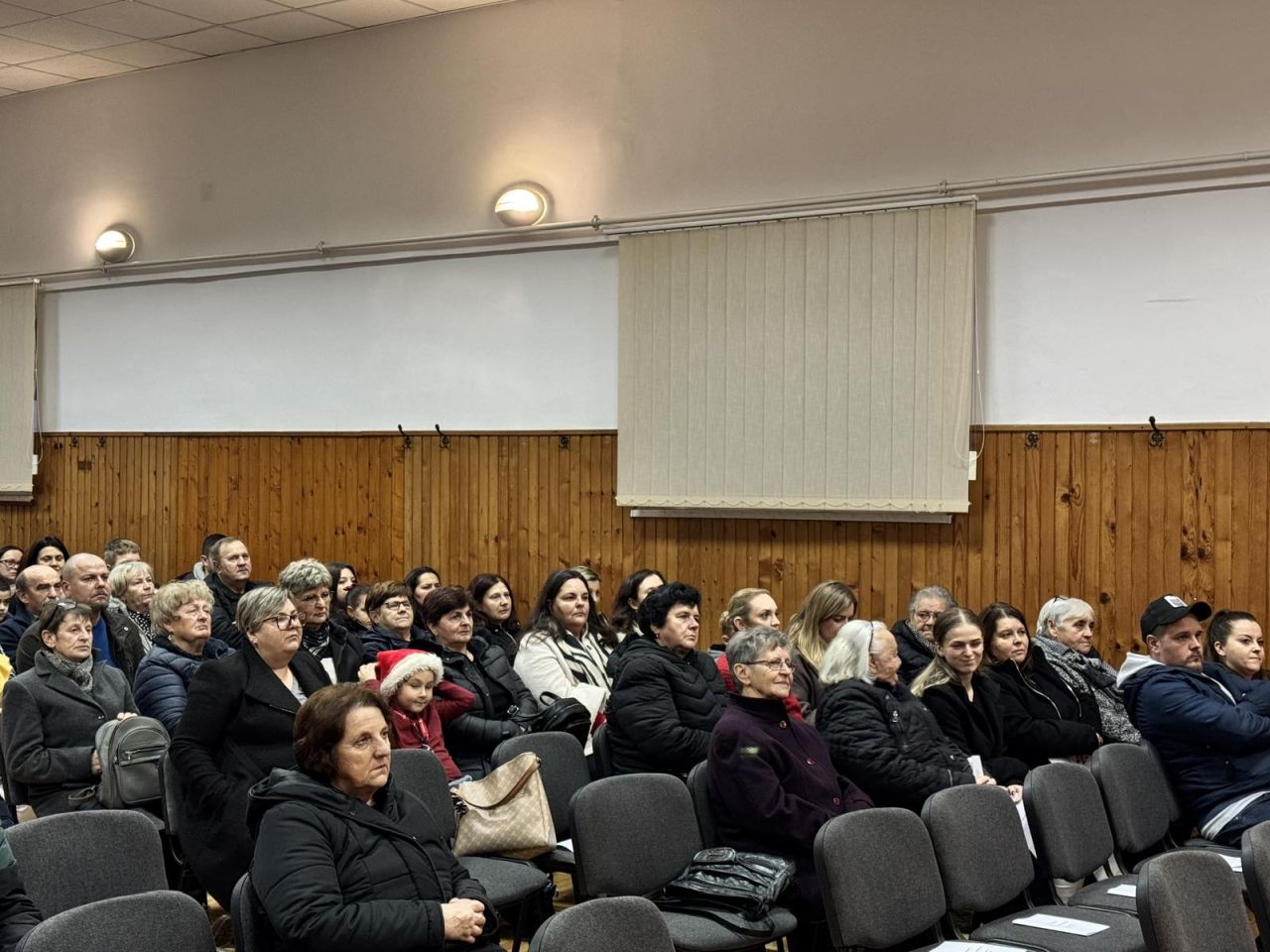 BOŽIĆNI KONCERT Dvoranom odjekivale melodije Limene glazbe Dekanovec (1) BOŽIĆNI KONCERT Dvoranom odjekivale melodije Limene glazbe Dekanovec (1)