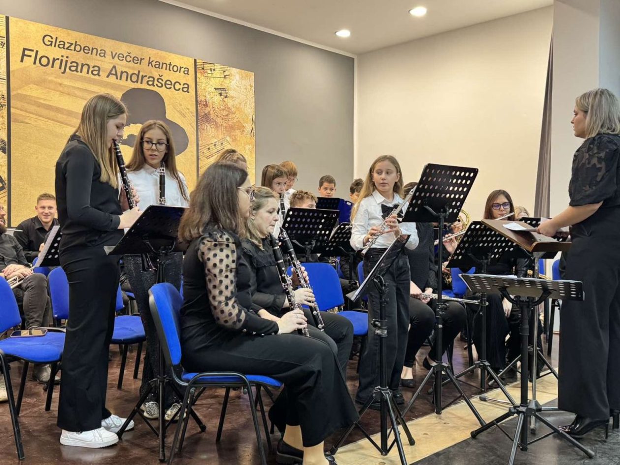 BOŽIĆNI KONCERT Dvoranom odjekivale melodije Limene glazbe Dekanovec (2)