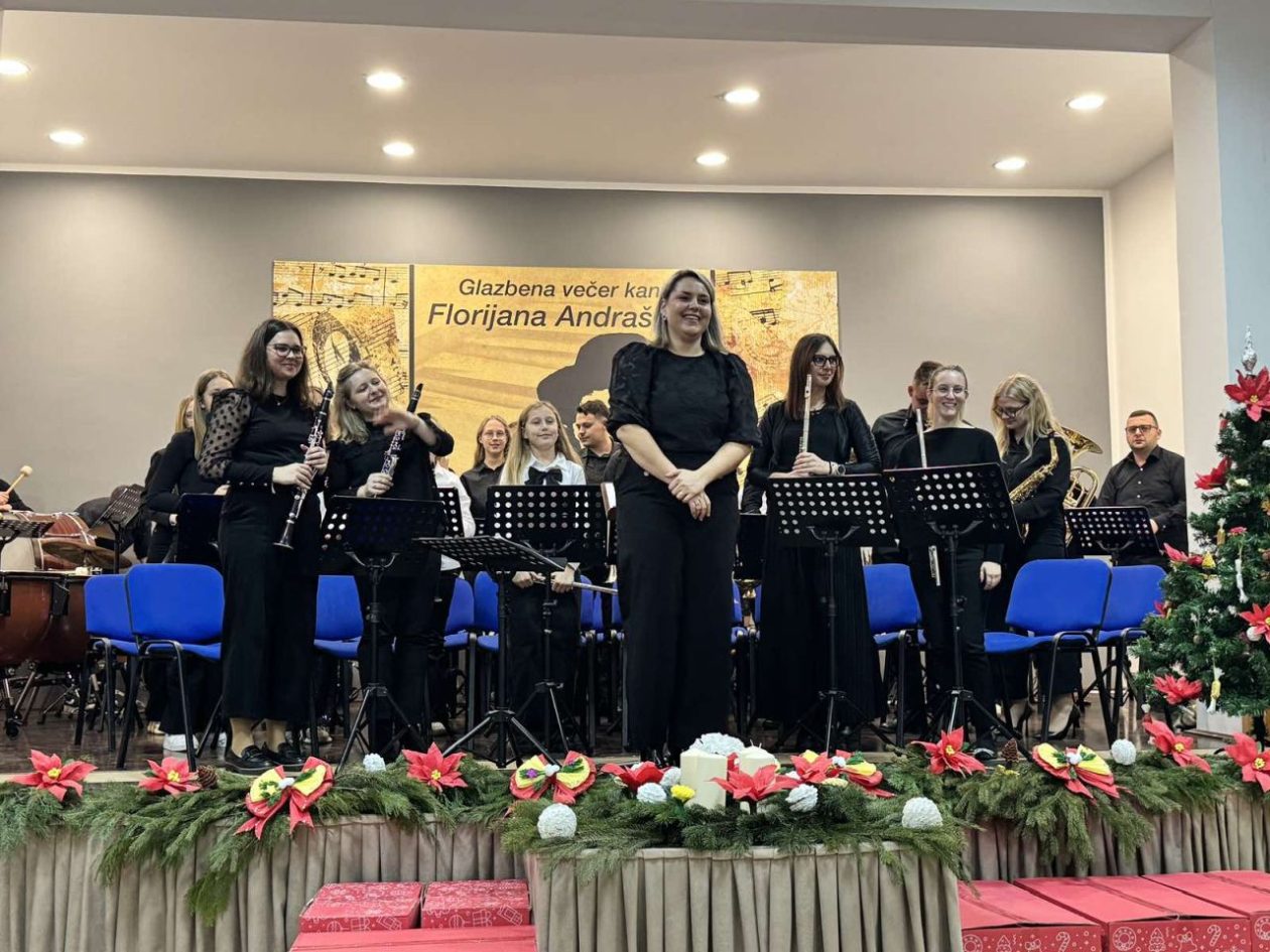 BOŽIĆNI KONCERT Dvoranom odjekivale melodije Limene glazbe Dekanovec (3)