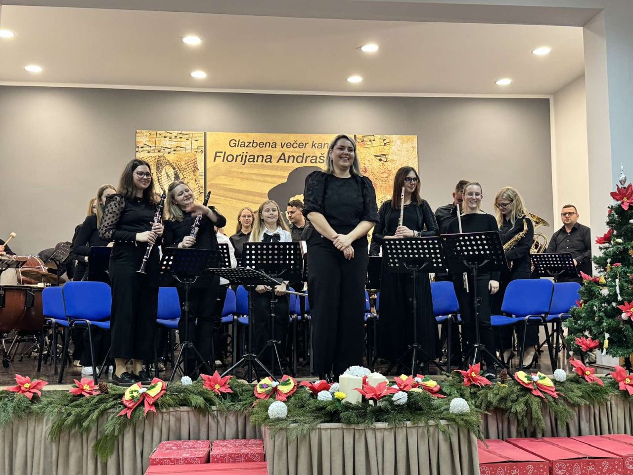 BOŽIĆNI KONCERT Dvoranom odjekivale melodije Limene glazbe Dekanovec (3) BOŽIĆNI KONCERT Dvoranom odjekivale melodije Limene glazbe Dekanovec (3)