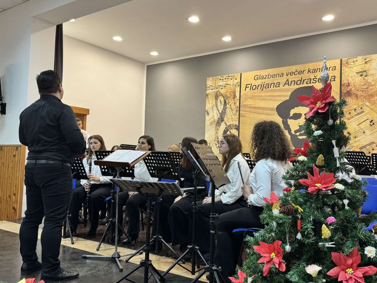 BOŽIĆNI KONCERT Dvoranom odjekivale melodije Limene glazbe Dekanovec (7) BOŽIĆNI KONCERT Dvoranom odjekivale melodije Limene glazbe Dekanovec (7)