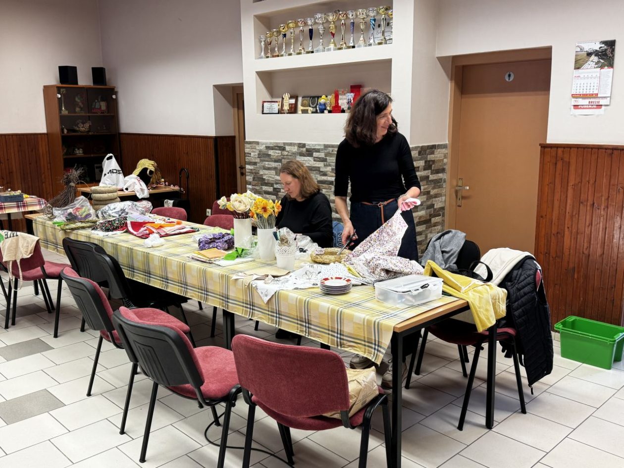 BREZJE Žene izrađivale unikatne uskršnje vjenčiće (11)