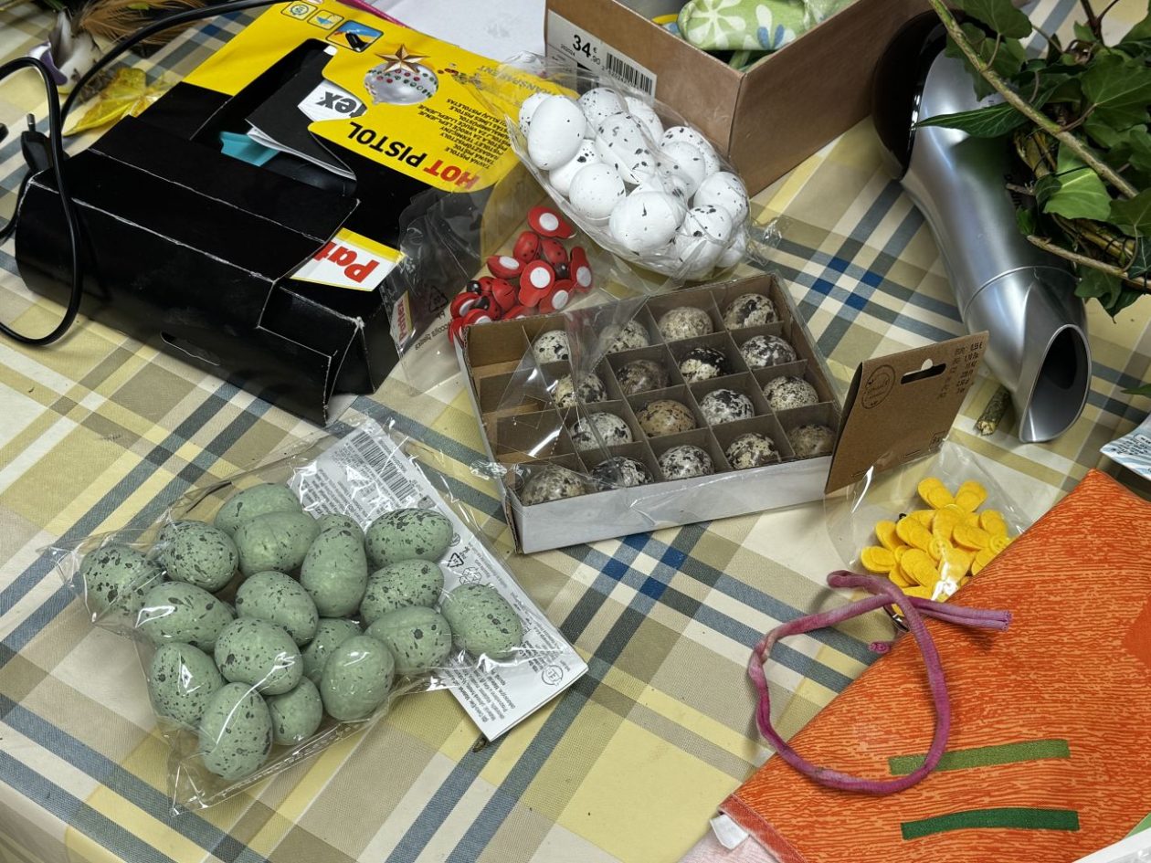 BREZJE Žene izrađivale unikatne uskršnje vjenčiće (13)