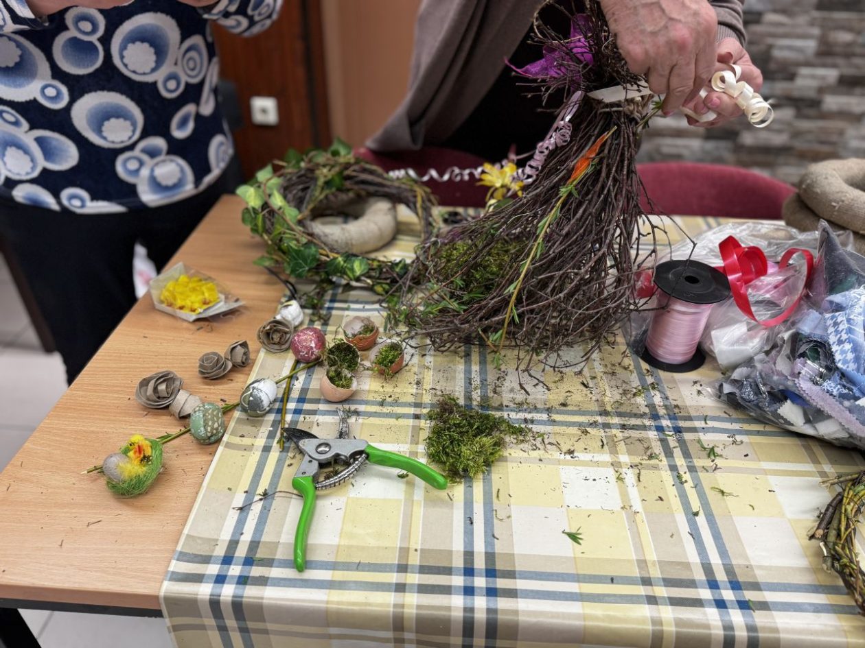 BREZJE Žene izrađivale unikatne uskršnje vjenčiće (16)