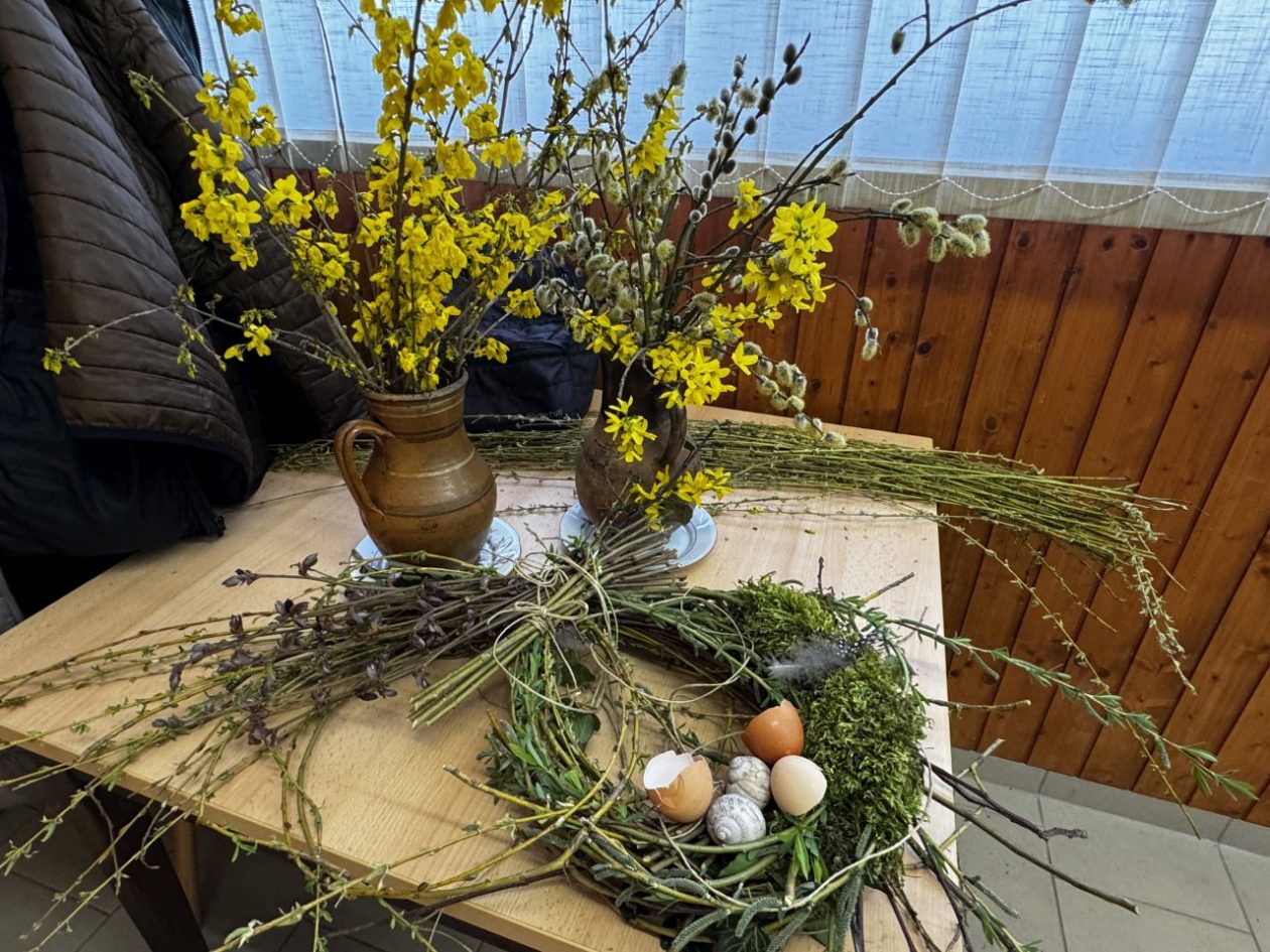 BREZJE Žene izrađivale unikatne uskršnje vjenčiće (19)