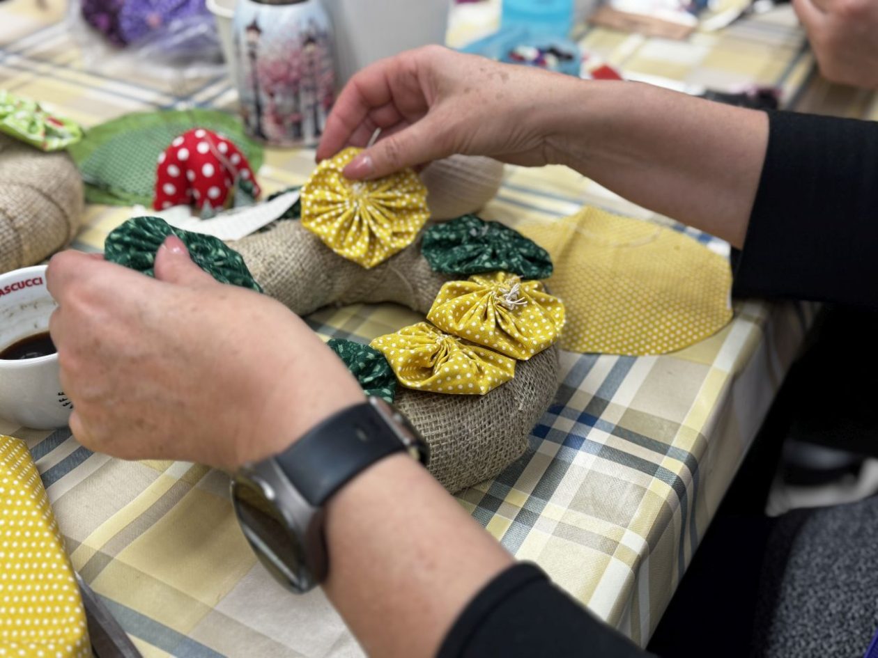 BREZJE Žene izrađivale unikatne uskršnje vjenčiće (21)