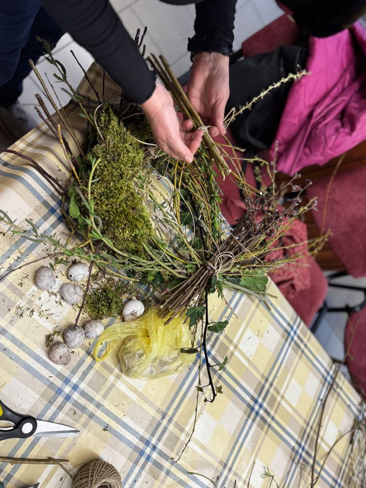 BREZJE Žene izrađivale unikatne uskršnje vjenčiće (23)