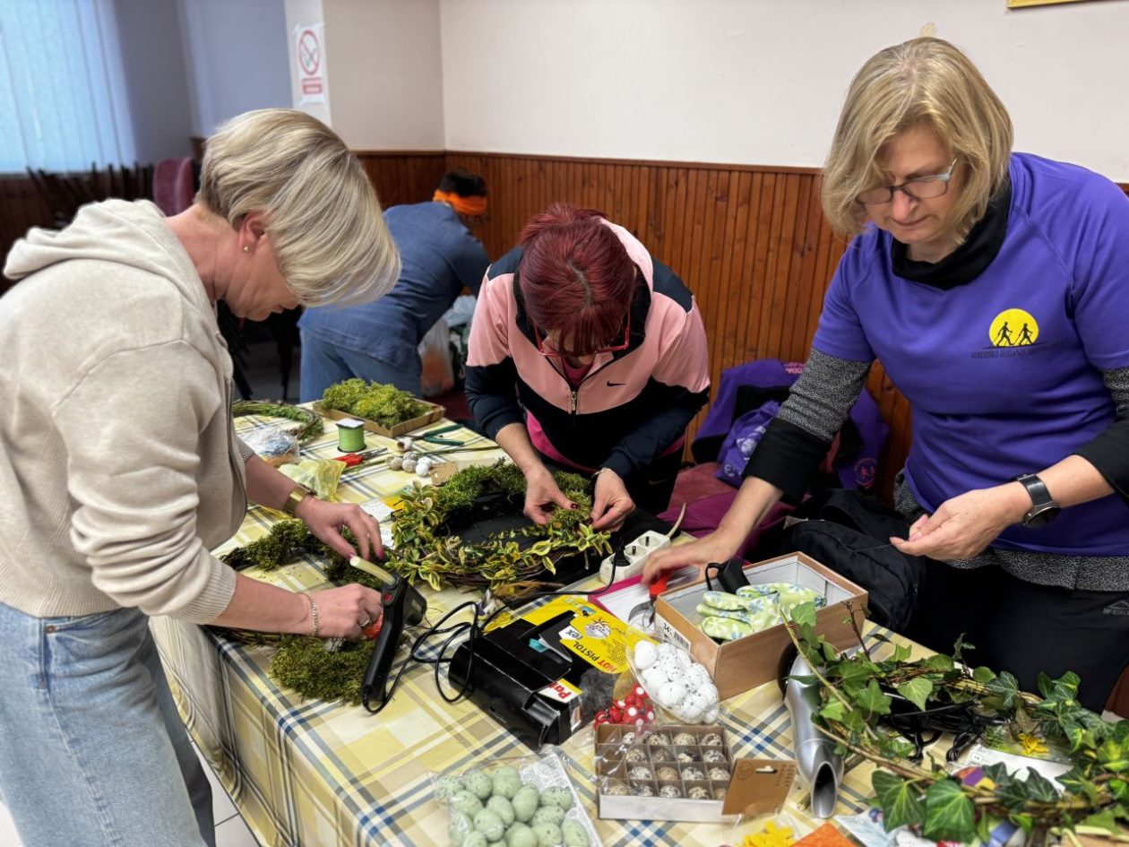 BREZJE Žene izrađivale unikatne uskršnje vjenčiće (26)