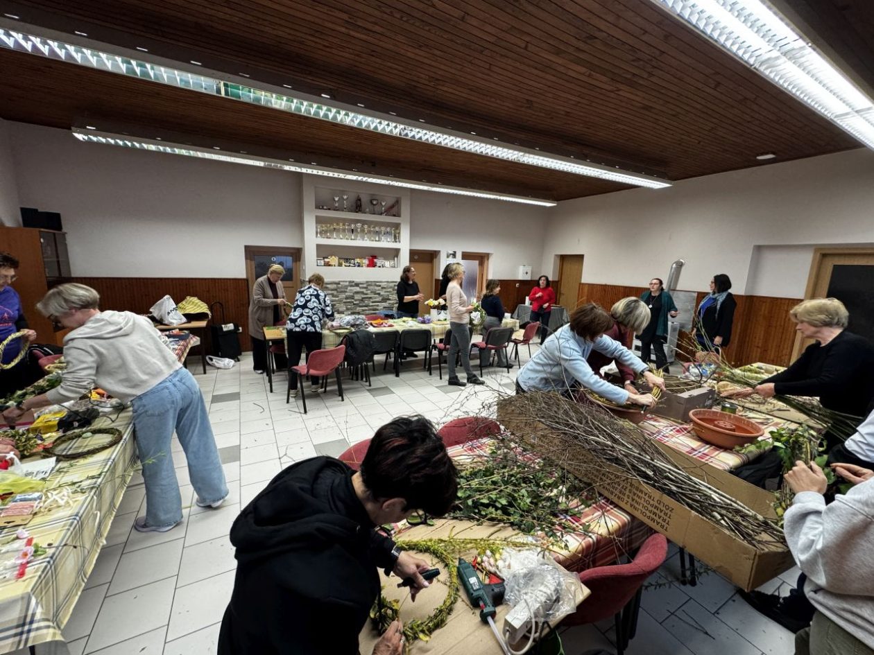 BREZJE Žene izrađivale unikatne uskršnje vjenčiće (3)