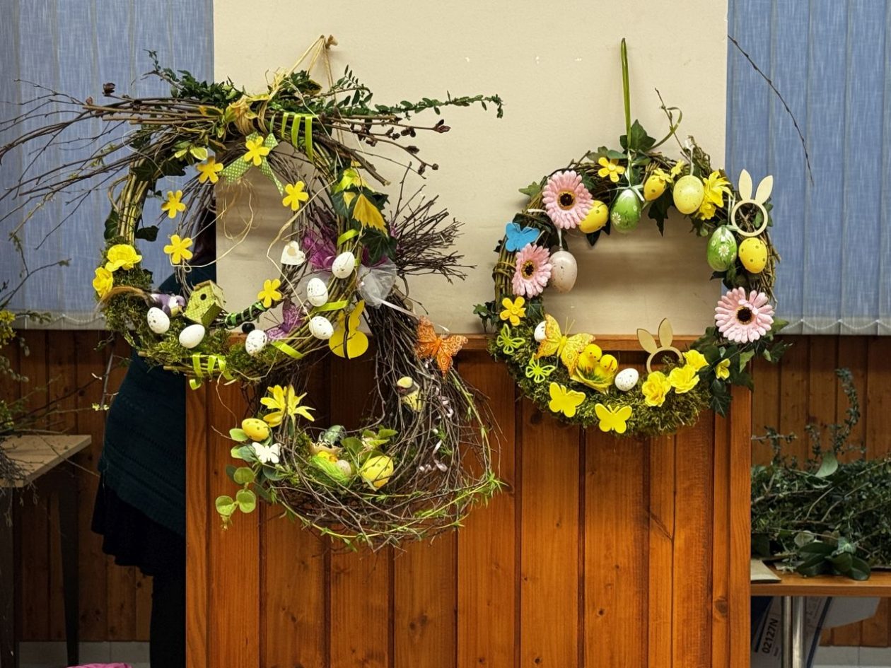 BREZJE Žene izrađivale unikatne uskršnje vjenčiće (32)