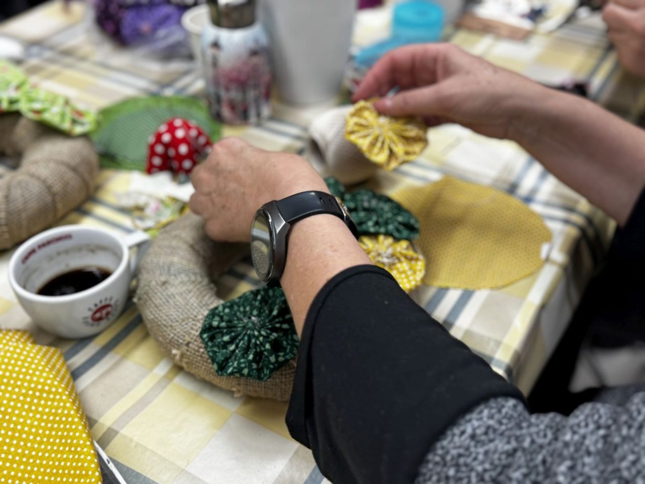 BREZJE Žene izrađivale unikatne uskršnje vjenčiće (33)