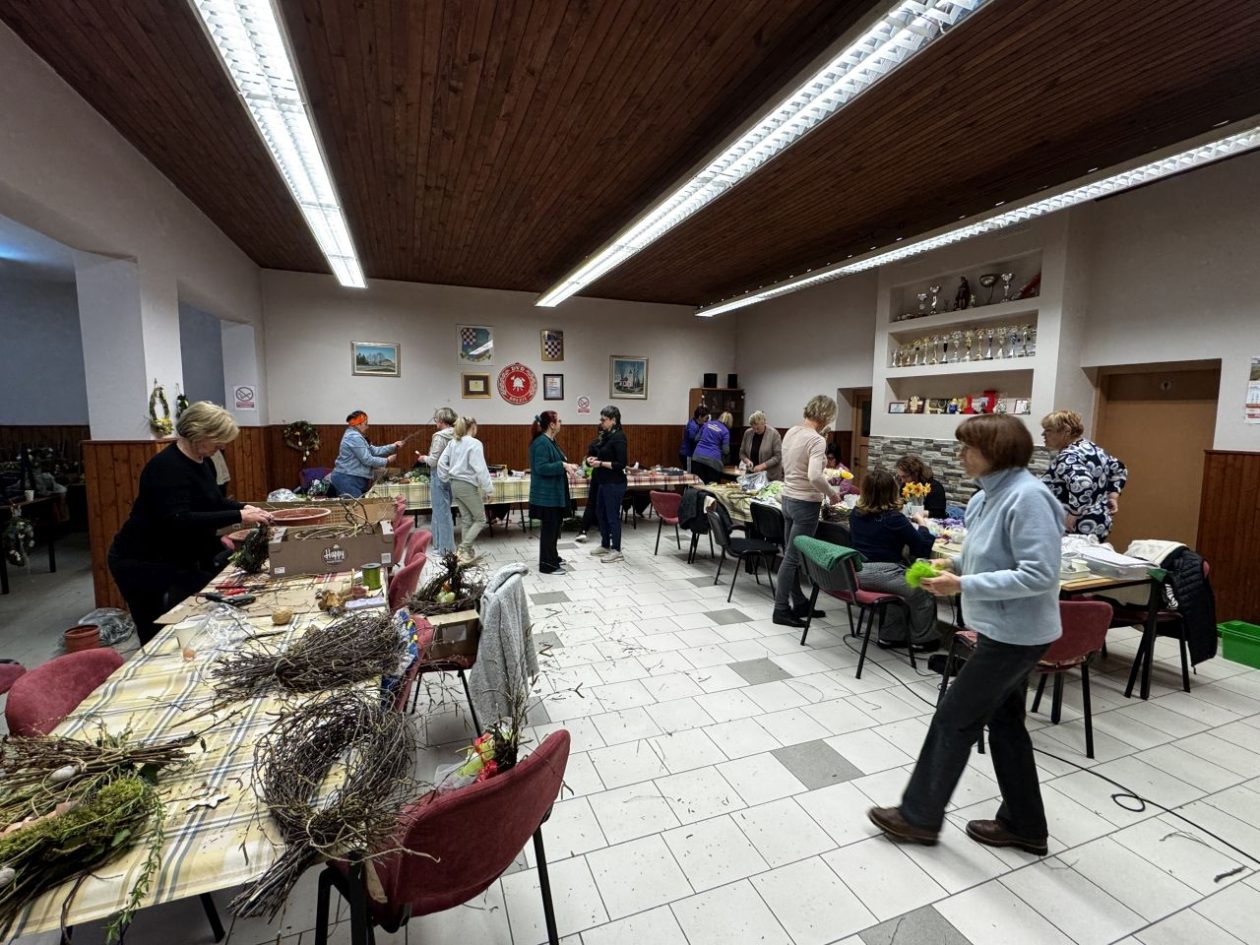 BREZJE Žene izrađivale unikatne uskršnje vjenčiće (35)