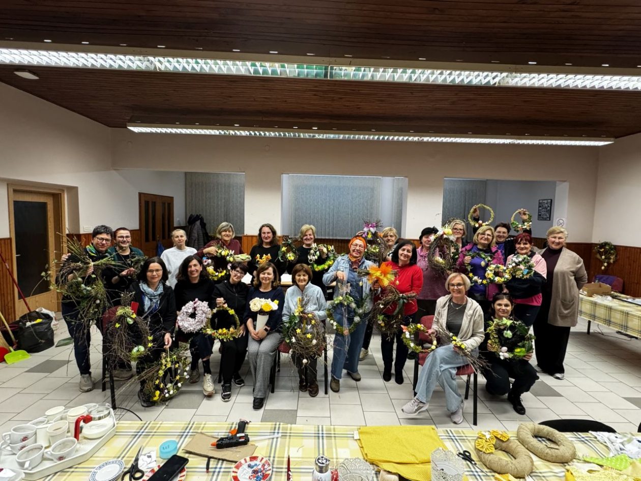 BREZJE Žene izrađivale unikatne uskršnje vjenčiće (36)