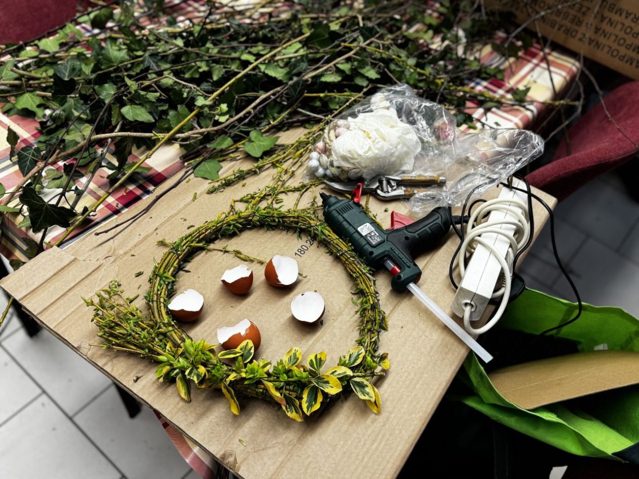 BREZJE Žene izrađivale unikatne uskršnje vjenčiće (4)