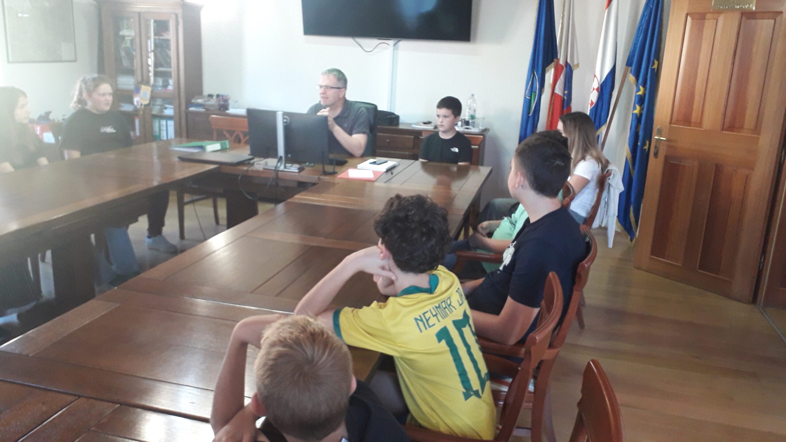 BUDUĆNOST ZAJEDNICE Posjet učenika OŠ Ivana Gorana Kovačića načelniku Općine Anđelku Nagrajsaloviću (5)