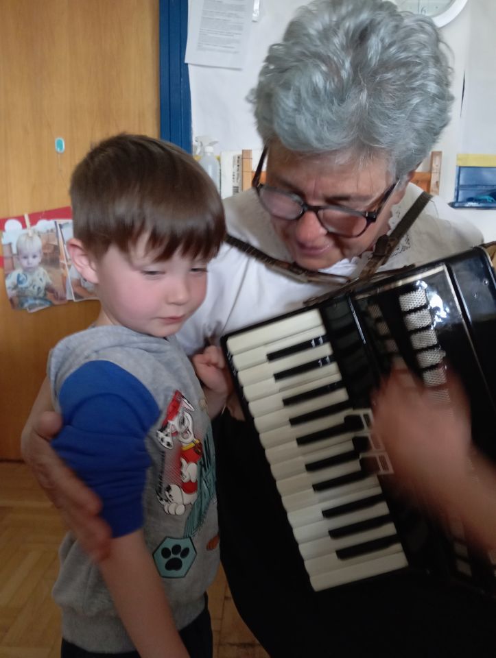 Baka Julijana prenijela djeci duh međimurske tradicije (4) Dan digitalne tehnologije I. OŠ Čk (5)