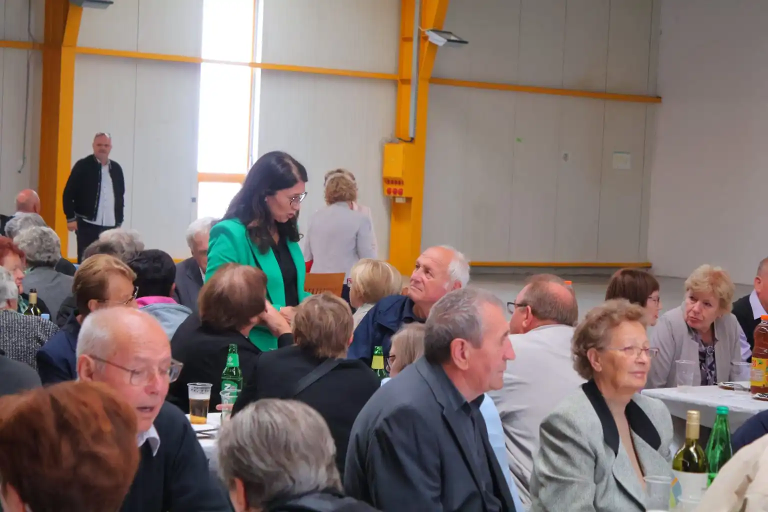 Bal umirovljenika uz Smotru pjevačkih zborova i izložbu adventskih vijenaca (11) Bal umirovljenika uz Smotru pjevačkih zborova i izložbu adventskih vijenaca (11)