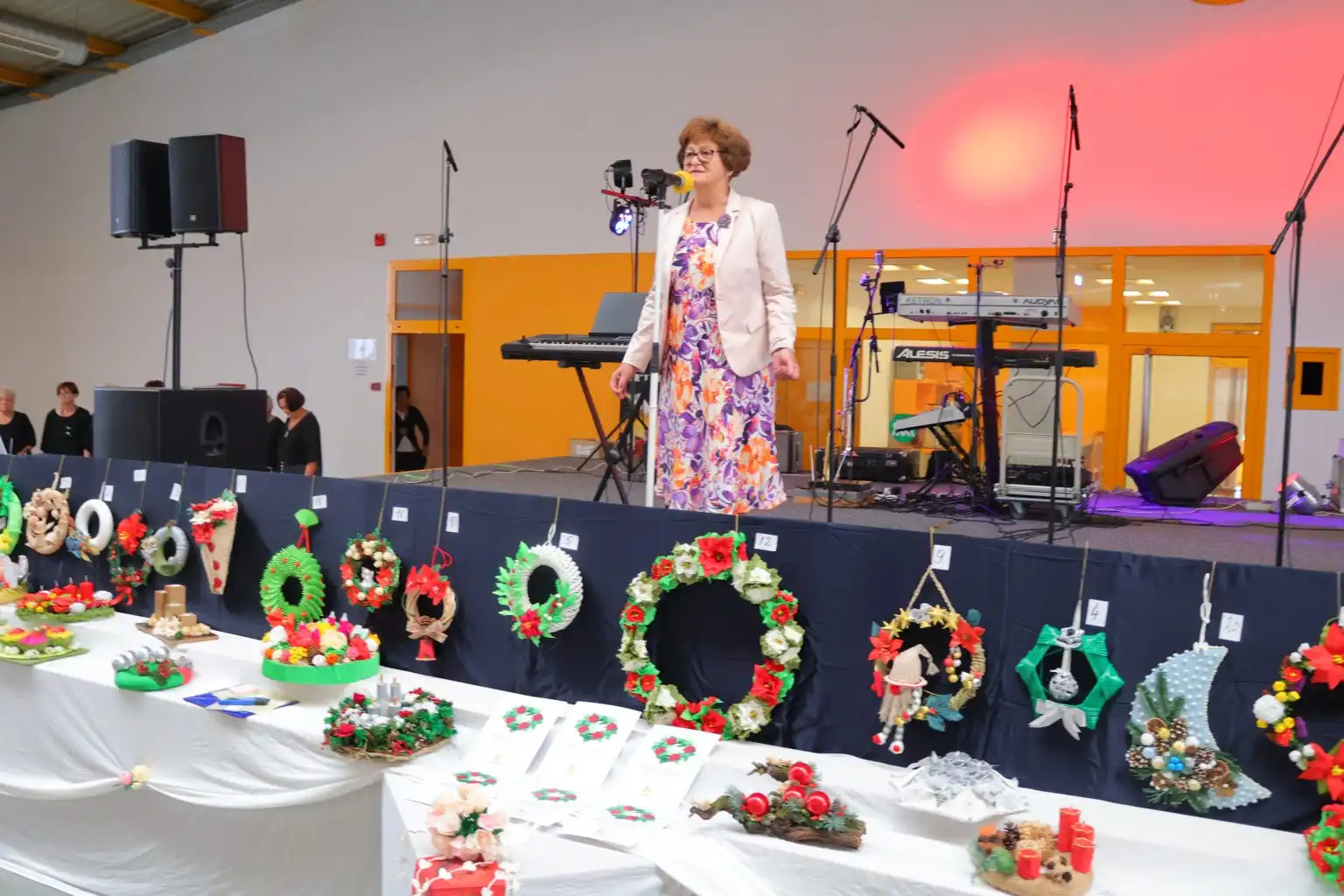 Bal umirovljenika uz Smotru pjevačkih zborova i izložbu adventskih vijenaca (13) Bal umirovljenika uz Smotru pjevačkih zborova i izložbu adventskih vijenaca (13)