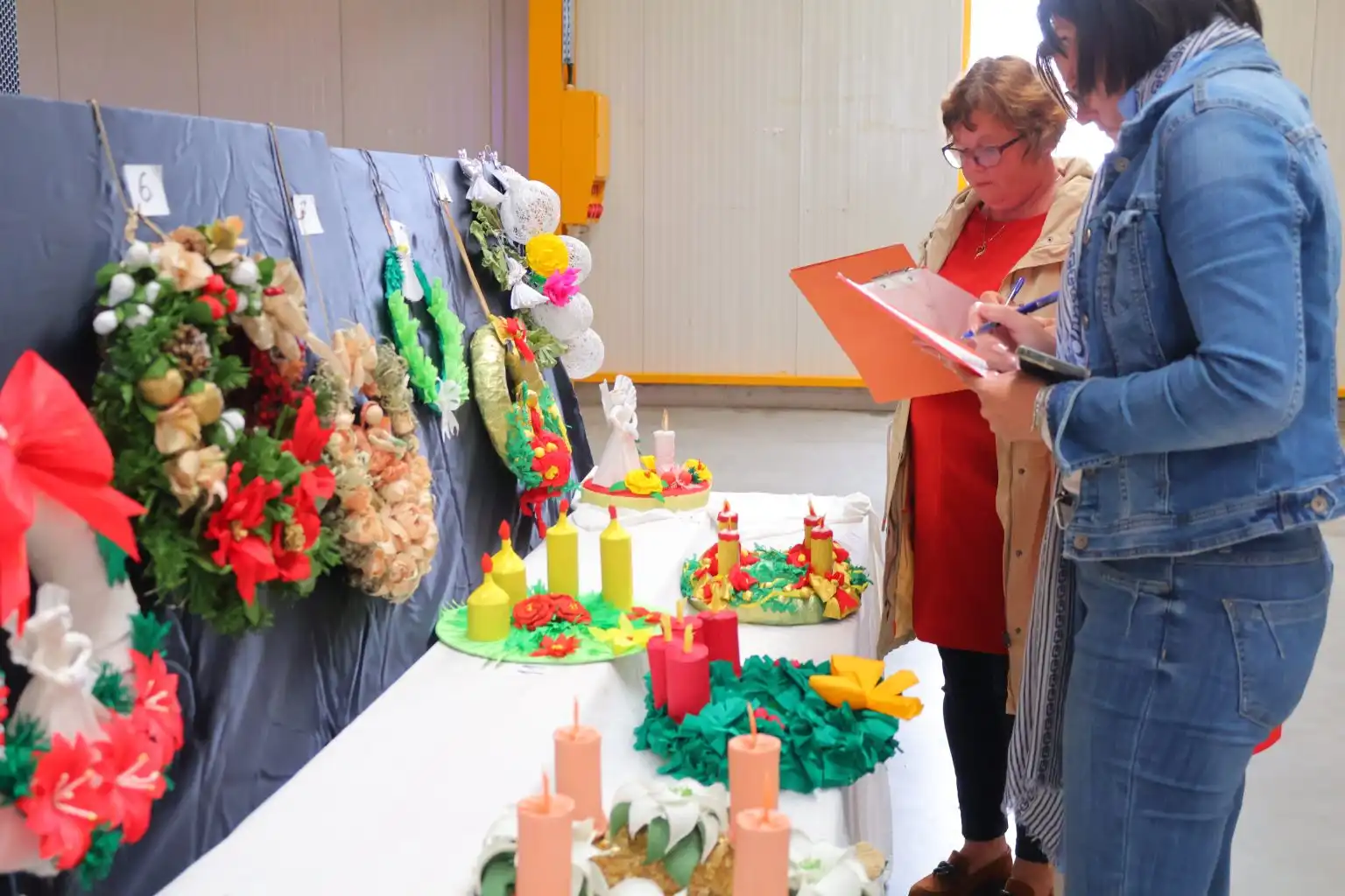 Bal umirovljenika uz Smotru pjevačkih zborova i izložbu adventskih vijenaca (2) Bal umirovljenika uz Smotru pjevačkih zborova i izložbu adventskih vijenaca (2)