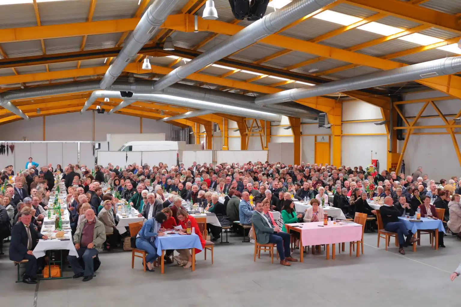 Bal umirovljenika uz Smotru pjevačkih zborova i izložbu adventskih vijenaca (22) Bal umirovljenika uz Smotru pjevačkih zborova i izložbu adventskih vijenaca (22)