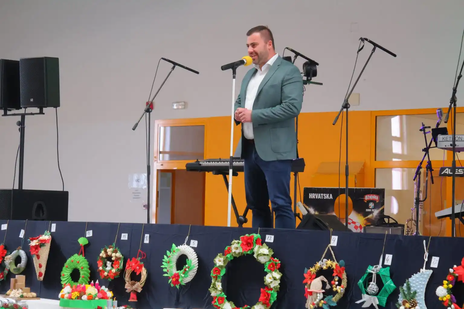 Bal umirovljenika uz Smotru pjevačkih zborova i izložbu adventskih vijenaca (23) Bal umirovljenika uz Smotru pjevačkih zborova i izložbu adventskih vijenaca (23)