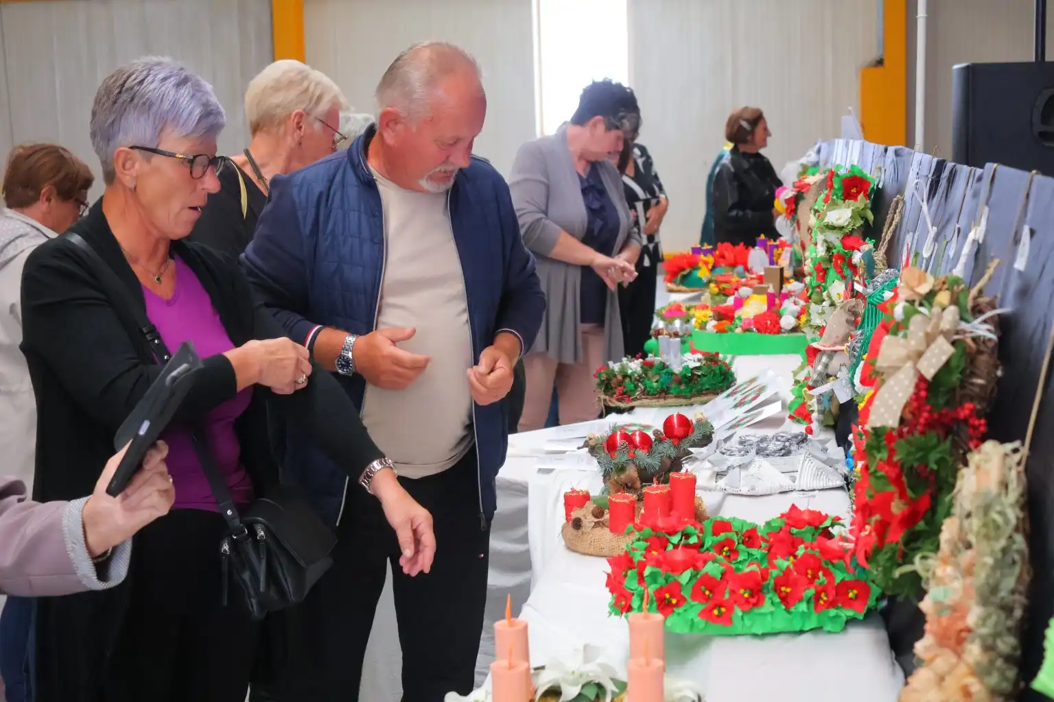 Bal umirovljenika uz Smotru pjevačkih zborova i izložbu adventskih vijenaca (24) Bal umirovljenika uz Smotru pjevačkih zborova i izložbu adventskih vijenaca (24)