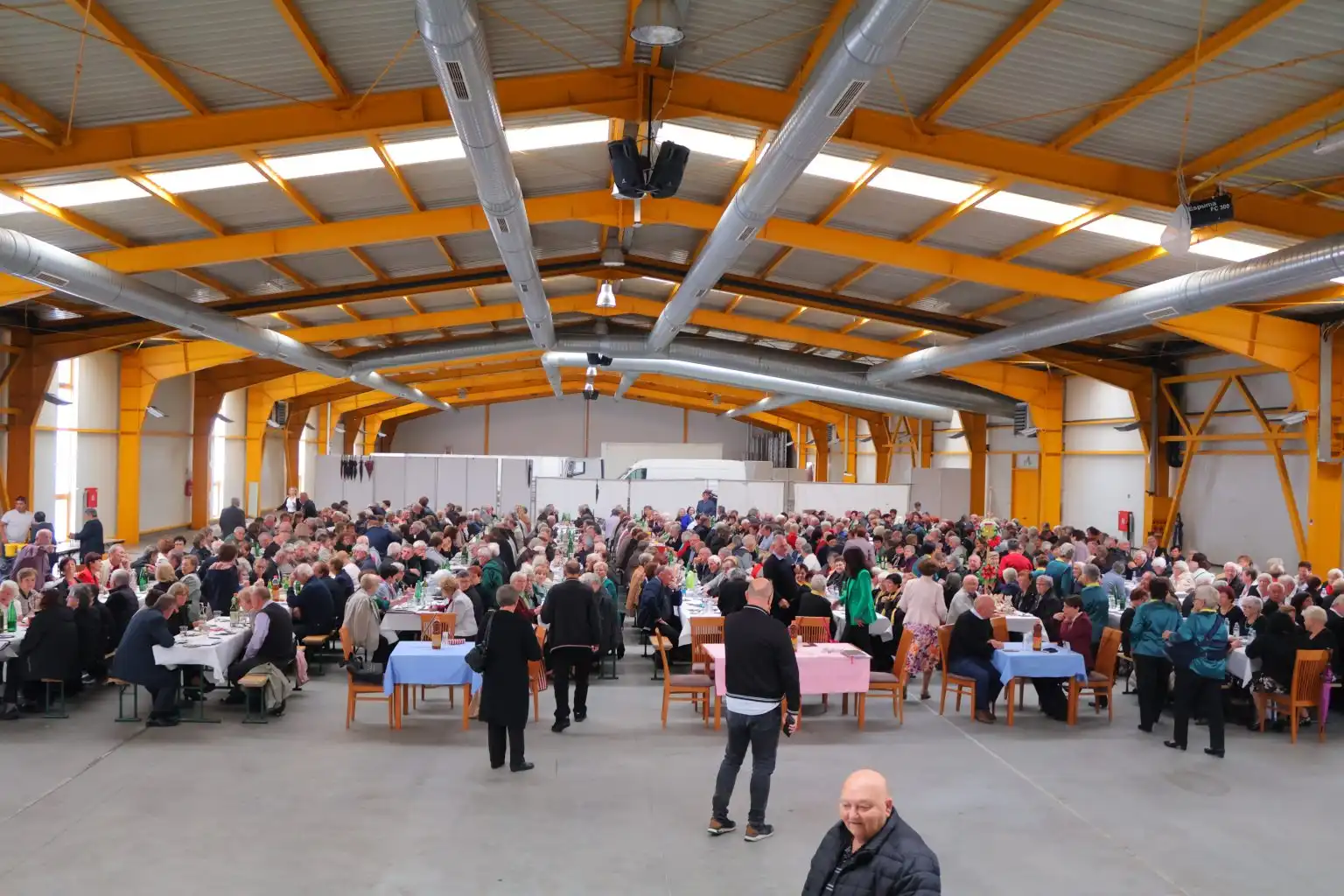 Bal umirovljenika uz Smotru pjevačkih zborova i izložbu adventskih vijenaca (7) Bal umirovljenika uz Smotru pjevačkih zborova i izložbu adventskih vijenaca (7)