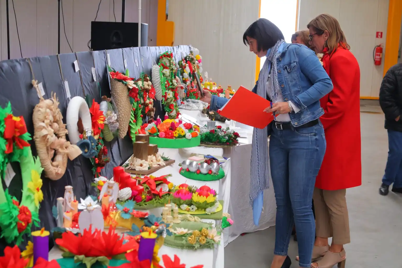 Bal umirovljenika uz Smotru pjevačkih zborova i izložbu adventskih vijenaca (8) Bal umirovljenika uz Smotru pjevačkih zborova i izložbu adventskih vijenaca (8)