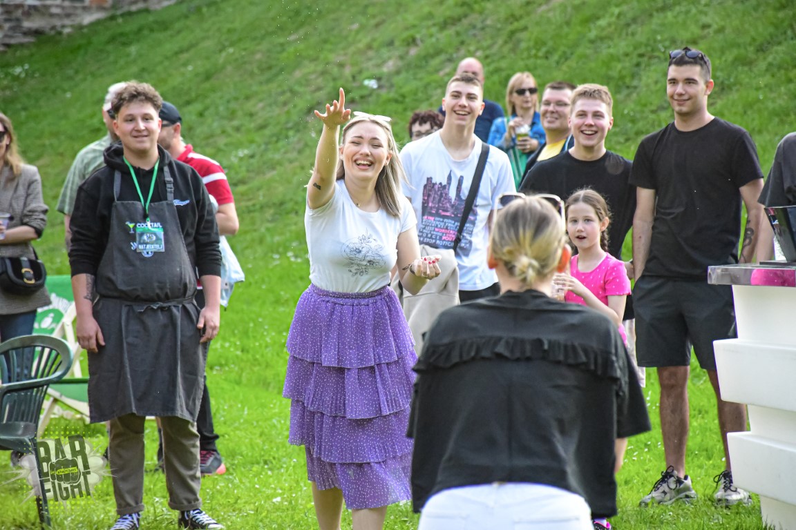 Barfight11 (Medium) Barfight11 (Medium)