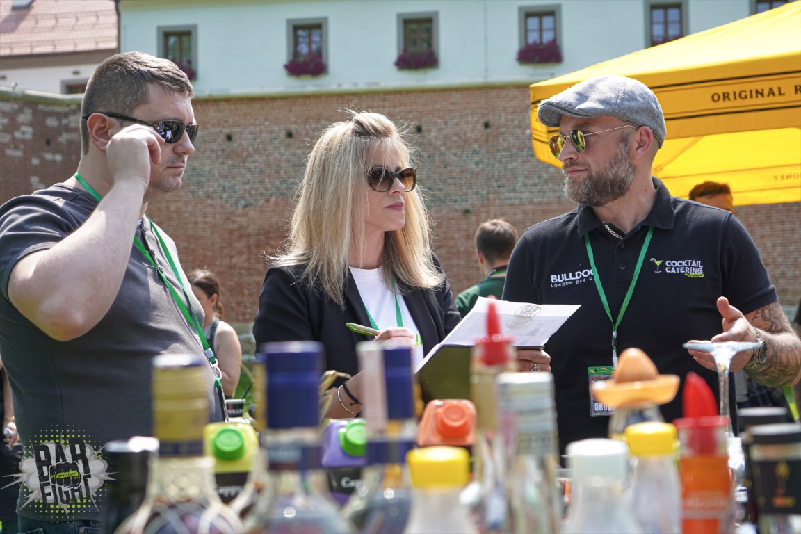 Barfight13 (Medium) Barfight13 (Medium)