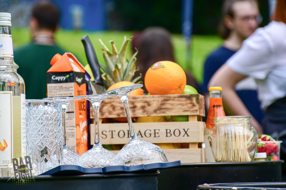 Barfight6 (Medium) Barfight6 (Medium)