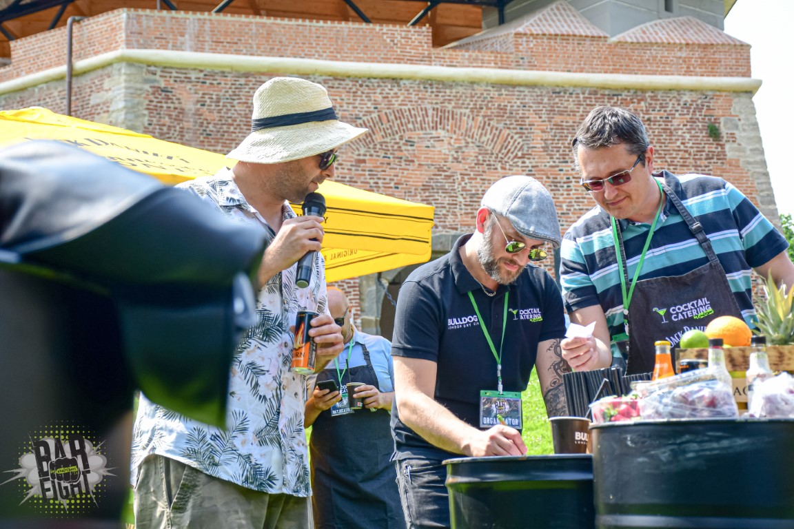 Barfight8 (Medium) Barfight8 (Medium)