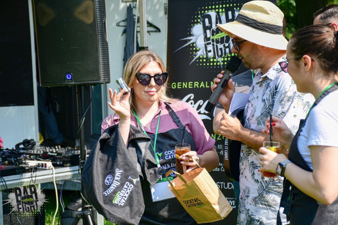 Barfight9 (Medium) Barfight9 (Medium)