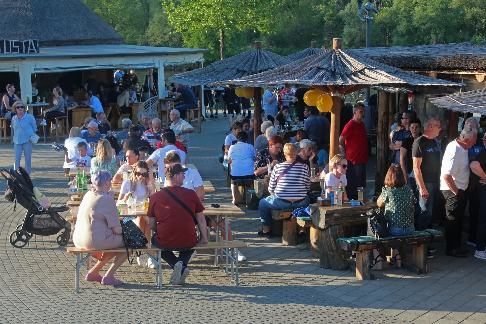 Beach bar Trska (10) Beach bar Trska (10)